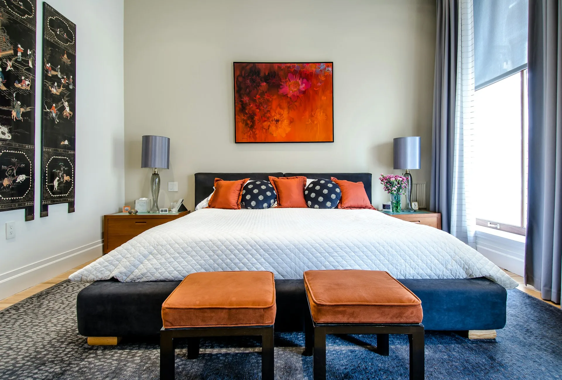 Chambre feutrée aux tons profonds